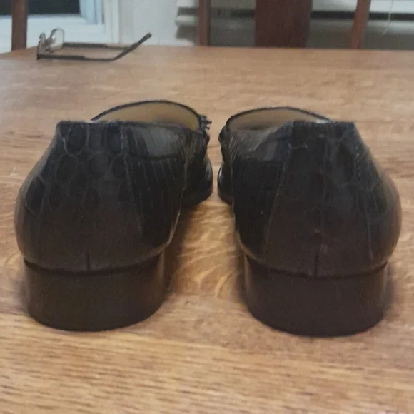 8.5 TALBOTS LEATHER TASSEL LOAFERS - Picture 10 of 10